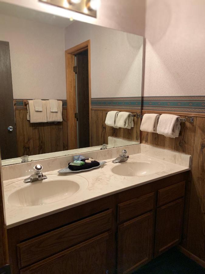 Ponderosa Lodge Ред Ривър Екстериор снимка