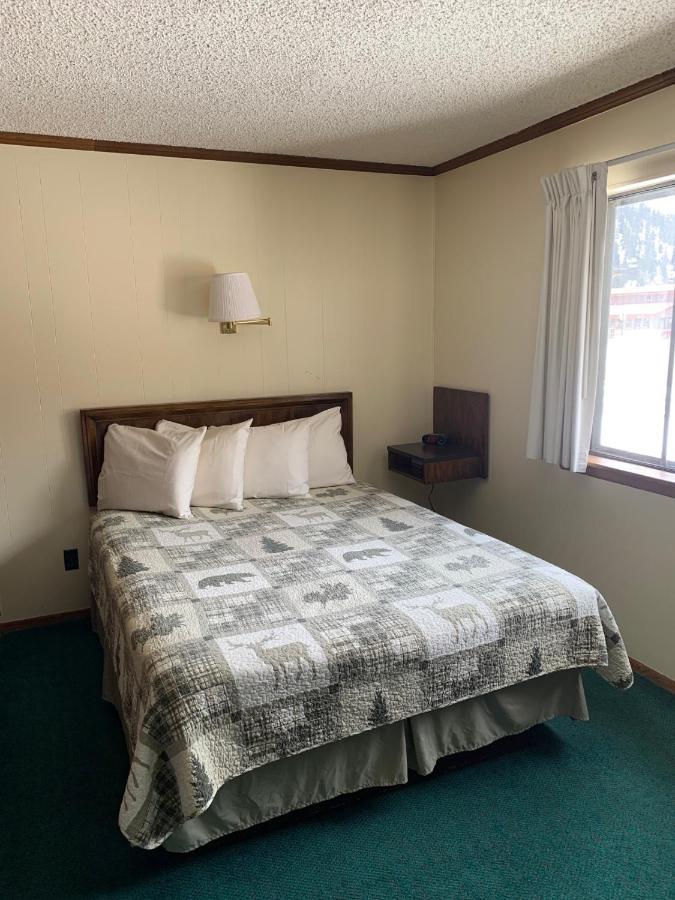 Ponderosa Lodge Ред Ривър Екстериор снимка